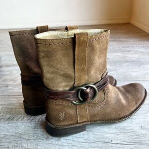 Rare Frye Tan/Brown Suede Leather Boots with Gold Hardwear & Wrap Around Leather